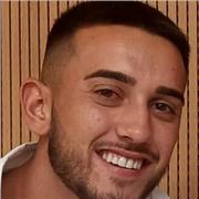 Adapto mis clases según la dificultad del alumno y particularmente me dedico a gente de primaria y secundaria y a la vez tengo conocimiento de deporte ya que actualmente estoy estudiando ciencias del deporte.